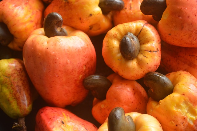 raw cashew nut image